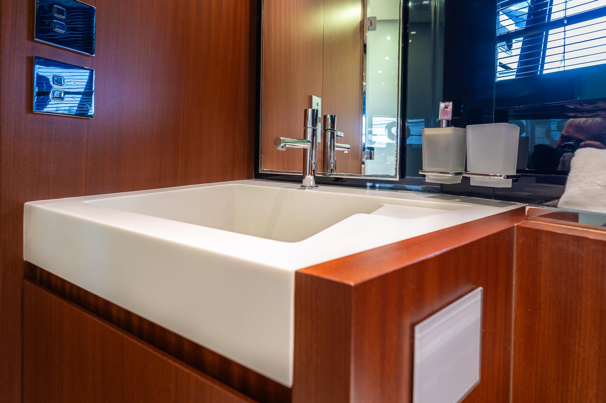 2019 RIVA 66' RIBELLE 